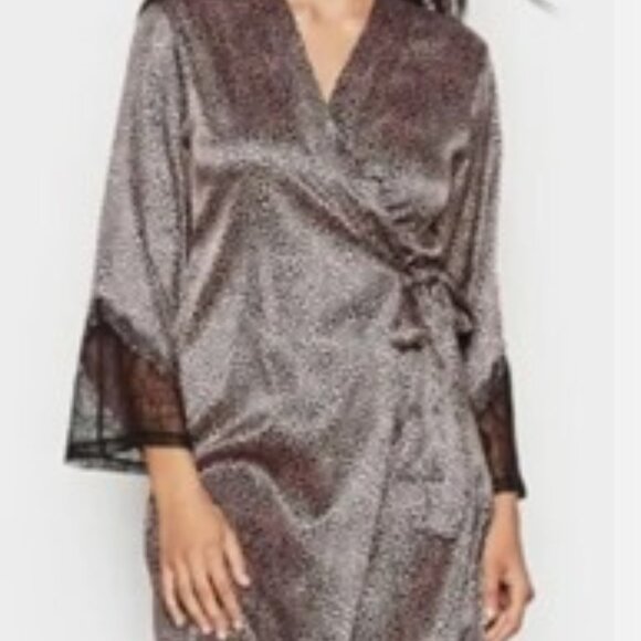 Victoria’s Secret Leopard luxe Satin Lace Chantilly Robe + Cami Set size XS/S - Picture 12 of 16